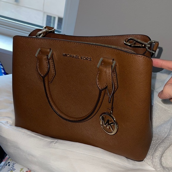 Michael Kors - Picture 2 of 4
